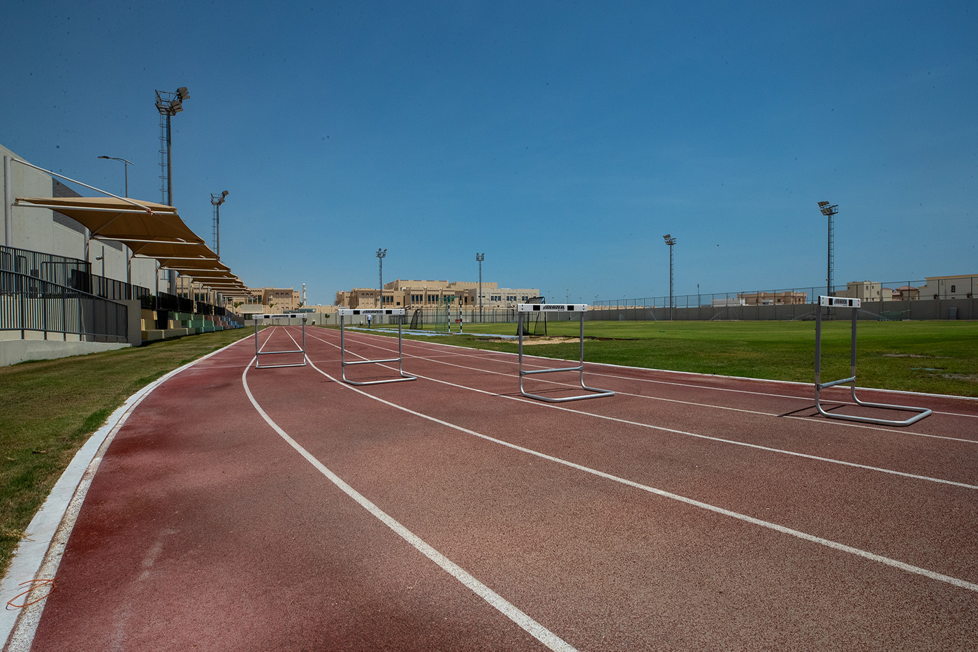 مسار الجري السريع والقفز - أكاديمية قطر الوكرة